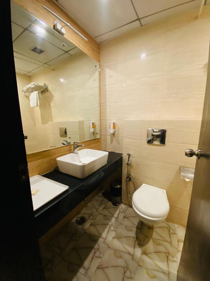Hotel Ss Grandeur Лакнау Екстериор снимка