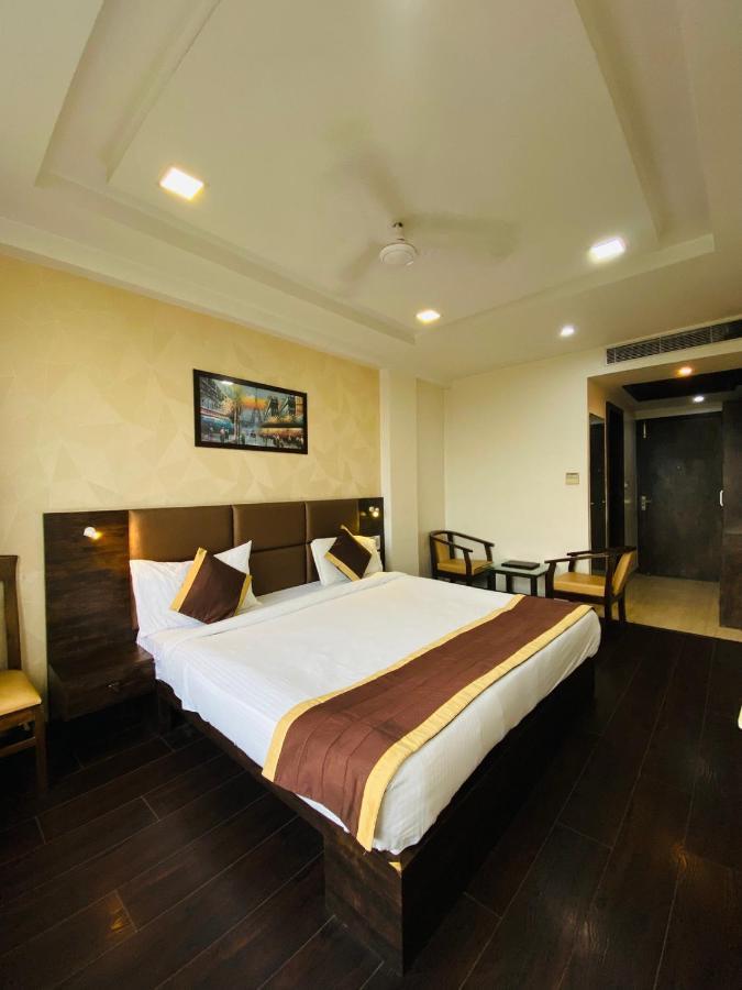 Hotel Ss Grandeur Лакнау Екстериор снимка
