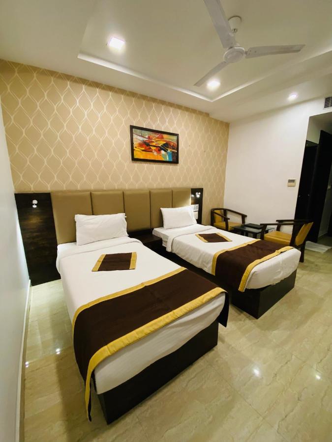 Hotel Ss Grandeur Лакнау Екстериор снимка