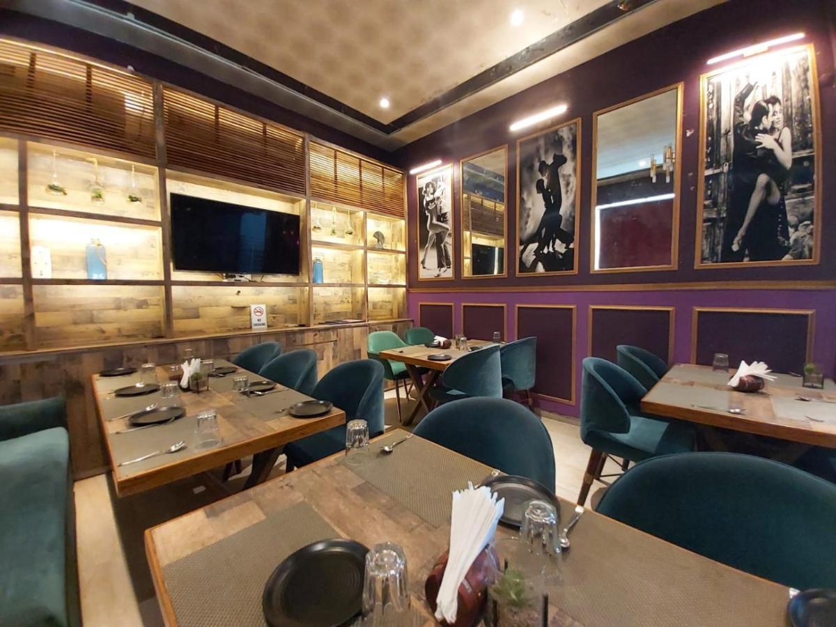 Hotel Ss Grandeur Лакнау Екстериор снимка